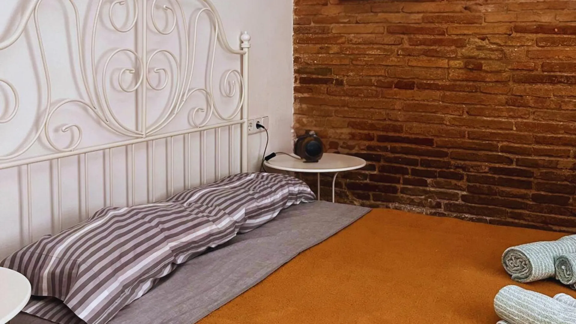 Sunflower Apartment contacts